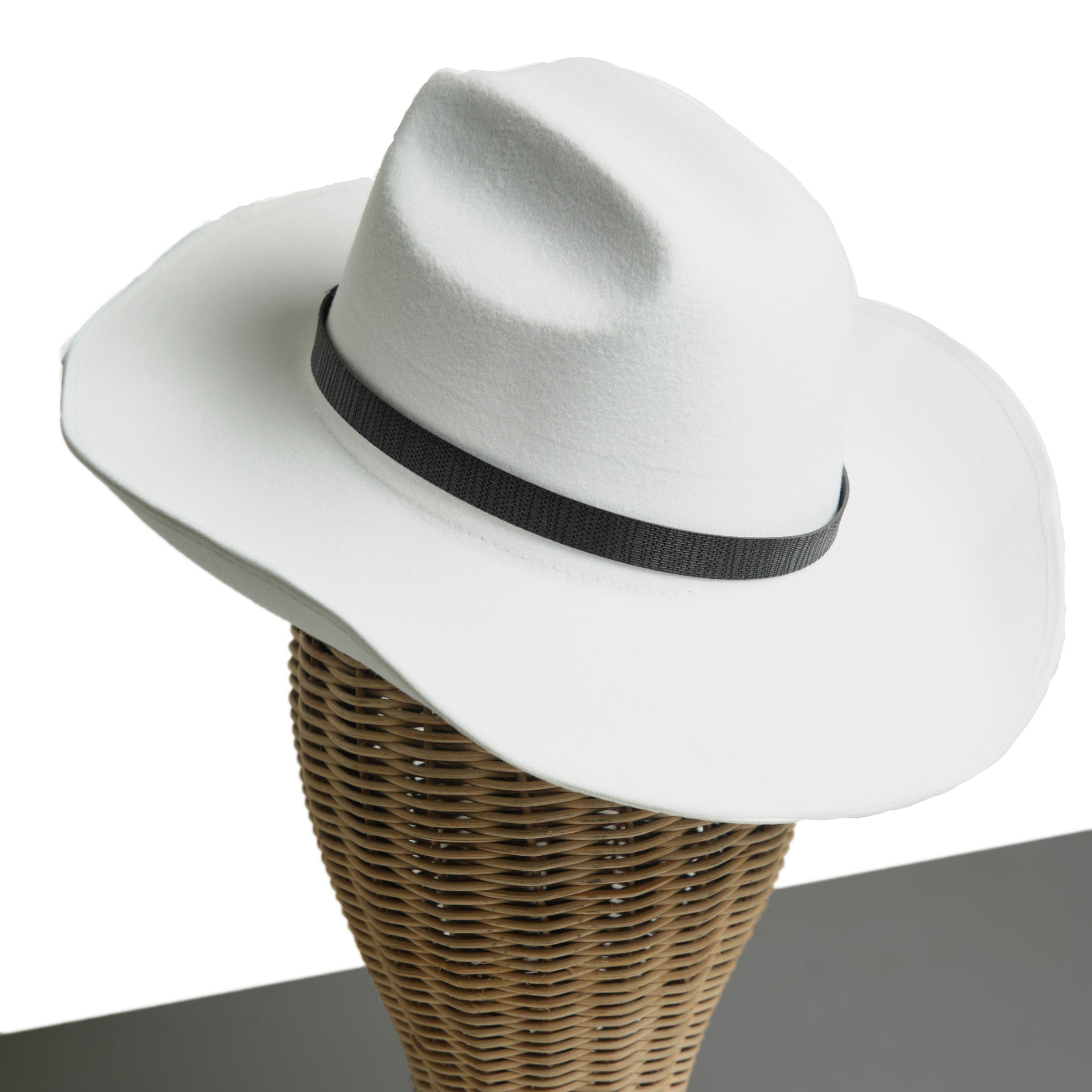 Chokore  Chokore Cowboy Hat with Black Belt (White) 