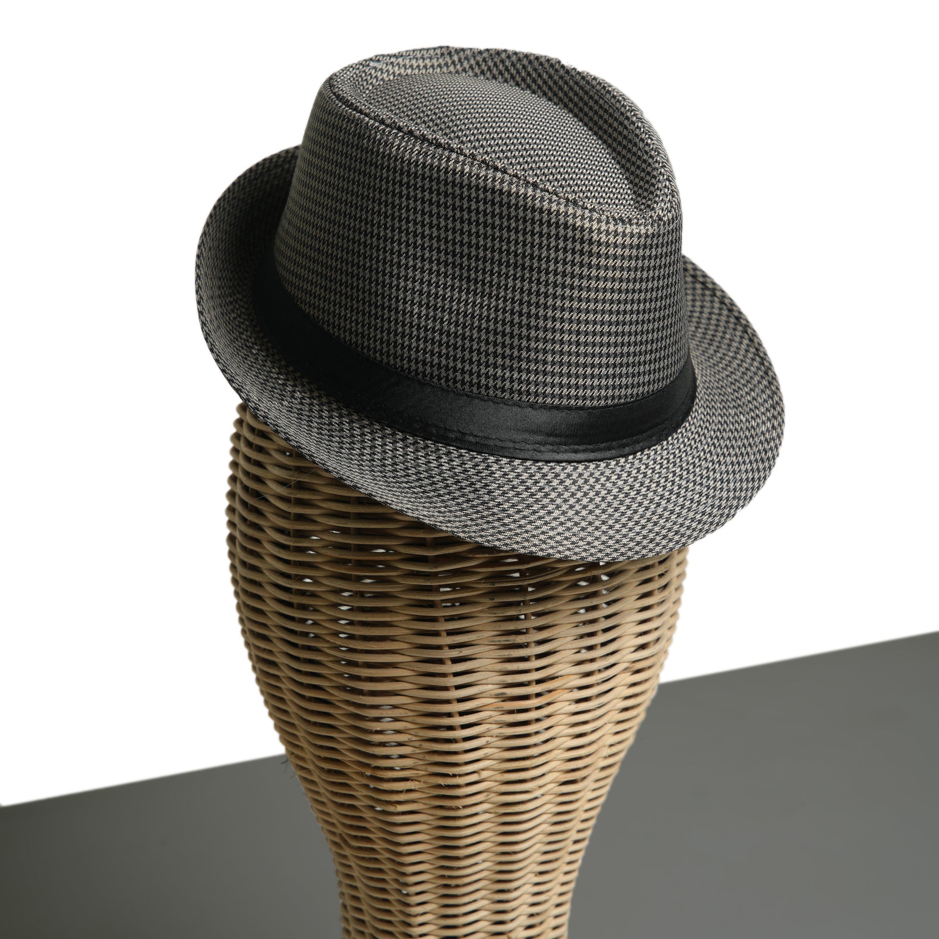 Chokore  Chokore Fedora Hat in Houndstooth Pattern (Gray) 