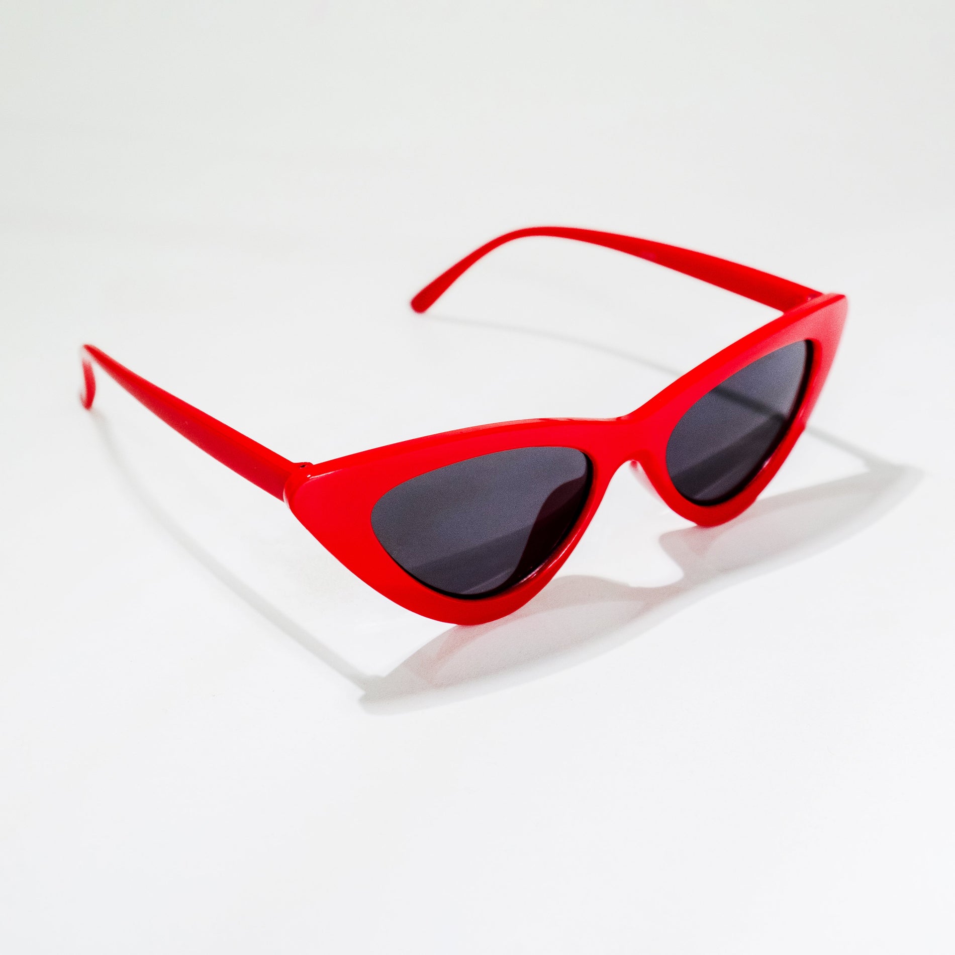 Chokore  Chokore Retro Cat-Eye Sunglasses with UV 400 Protection (Red) 