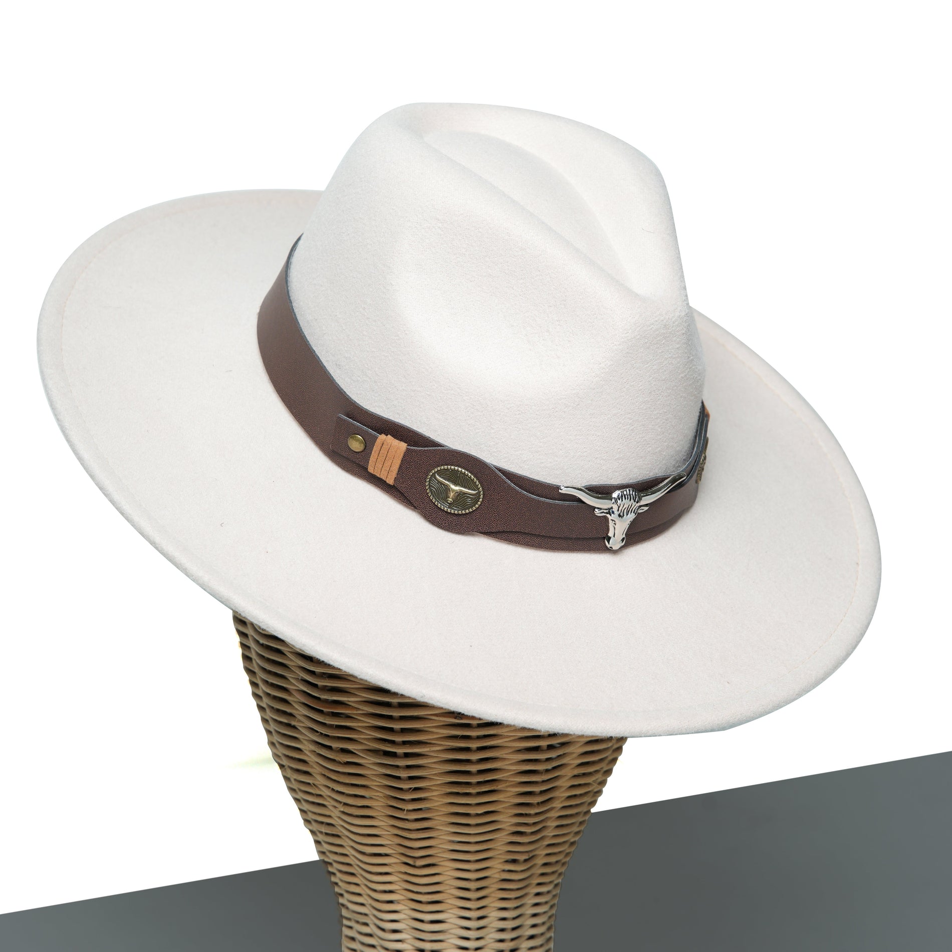 Chokore  Chokore fedora hat with Ox head belt  (Off White) 