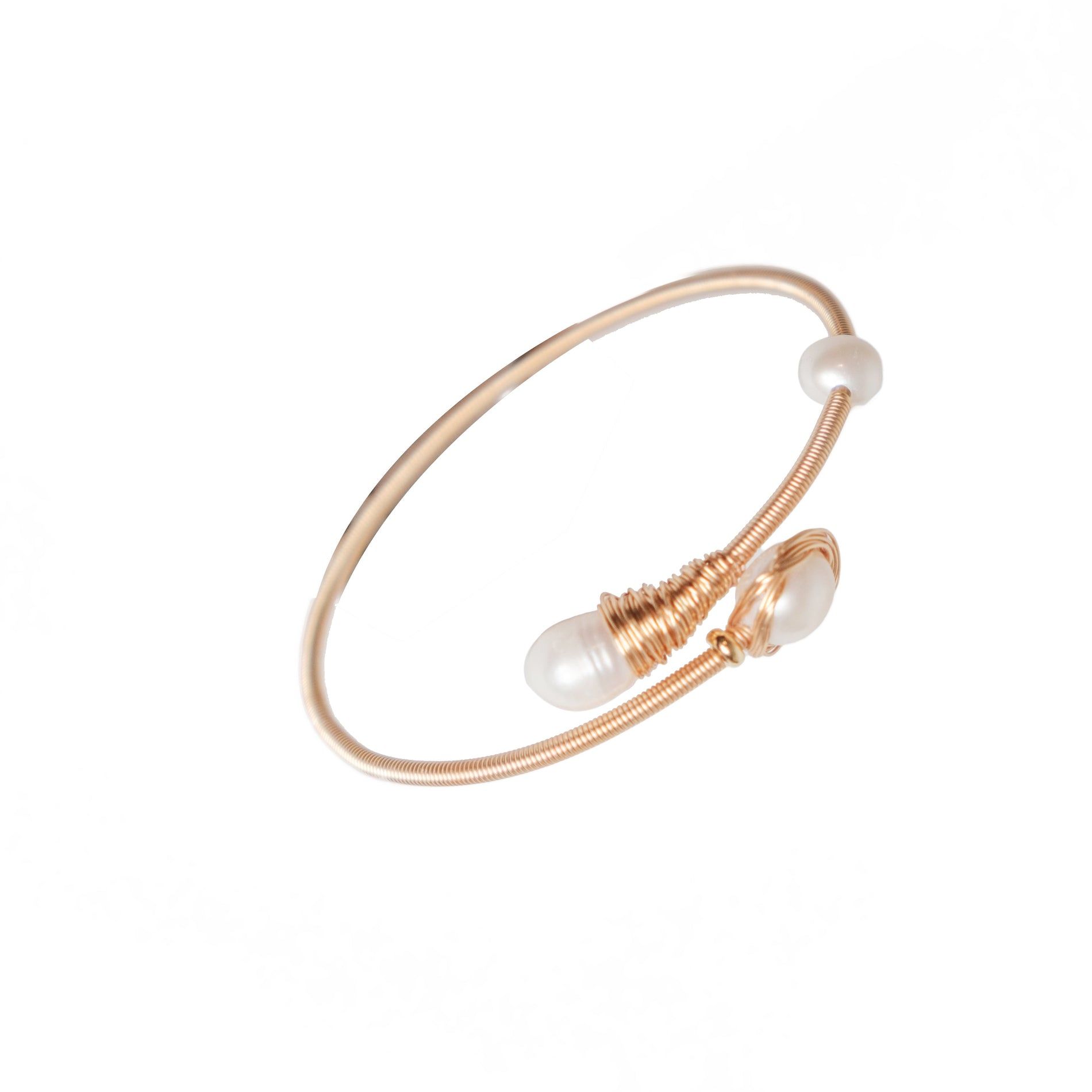 Chokore Chokore Freshwater Pearl Bangle Bracelet with Wire detailing Chokore Freshwater Pearl Bangle Bracelet with Wire detailing 