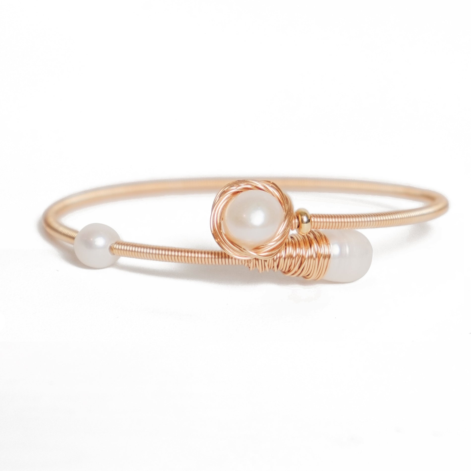 Chokore Chokore Freshwater Pearl Bangle Bracelet with Wire detailing Chokore Freshwater Pearl Bangle Bracelet with Wire detailing 