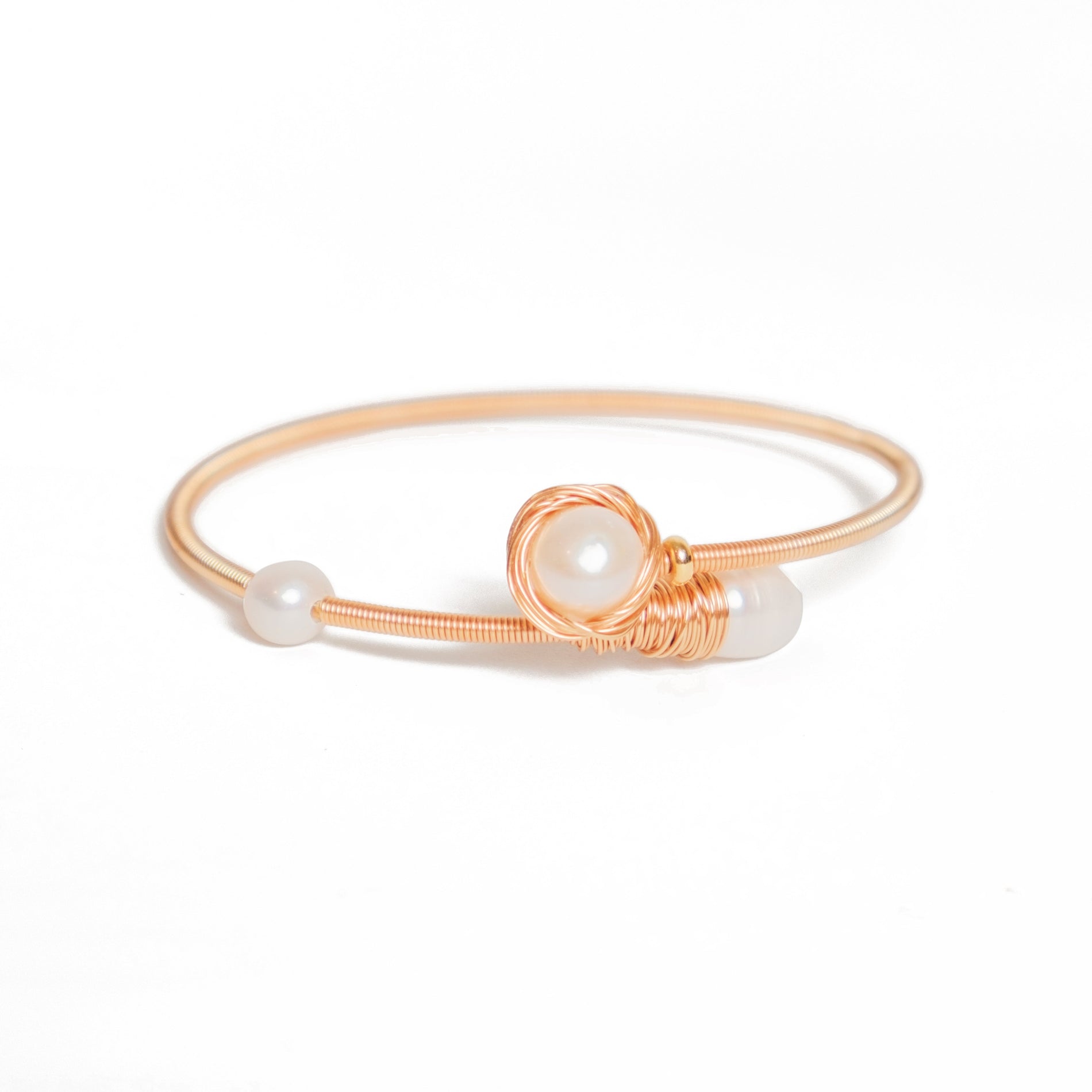 Chokore Chokore Freshwater Pearl Bangle Bracelet with Wire detailing Chokore Freshwater Pearl Bangle Bracelet with Wire detailing 