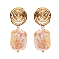 Chokore Chokore Gold Coil Baroque Freshwater Pearl Earrings (Pink)