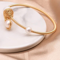 Chokore Chokore Freshwater Pearl Bangle Bracelet with Wire detailing